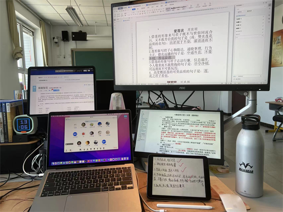 8、戴冰老师运用多个设备.png